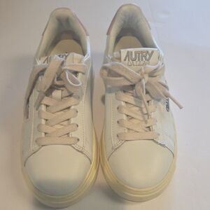 Autry Dallas Women's Off-White Leather Lace-Up Sneakers